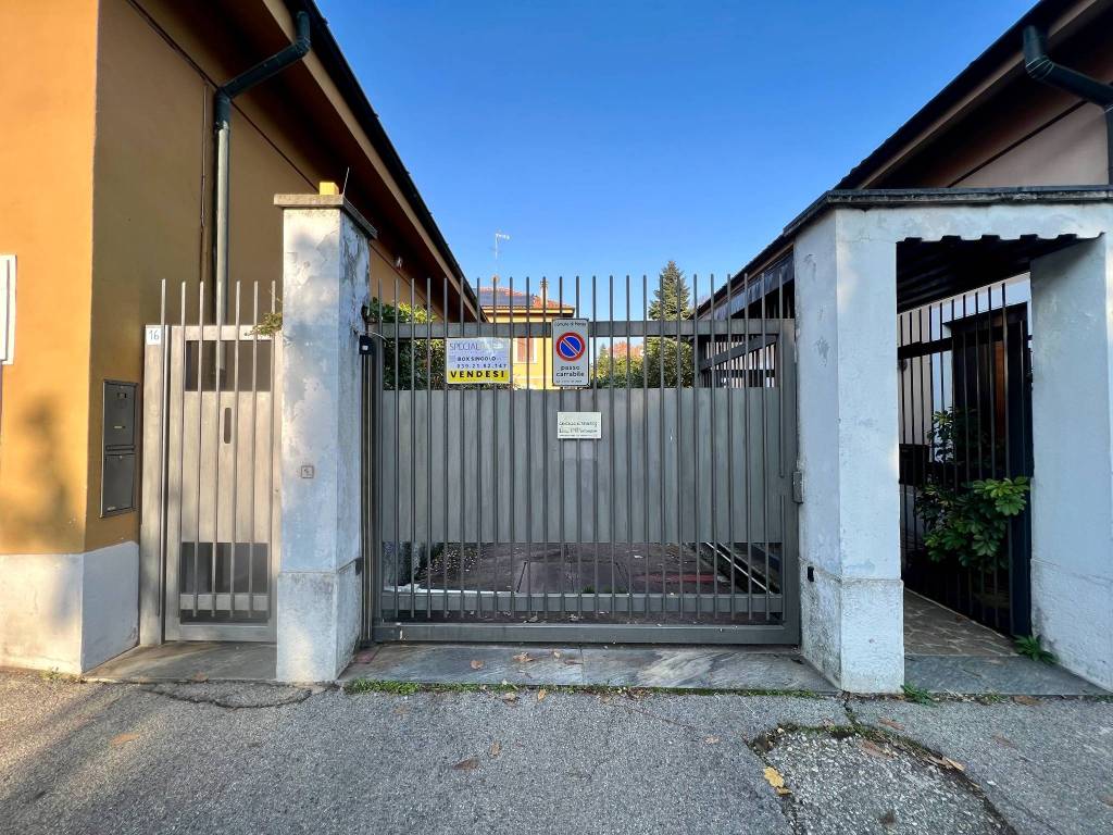 Garage - box via vincenzo bellini, parco, monza