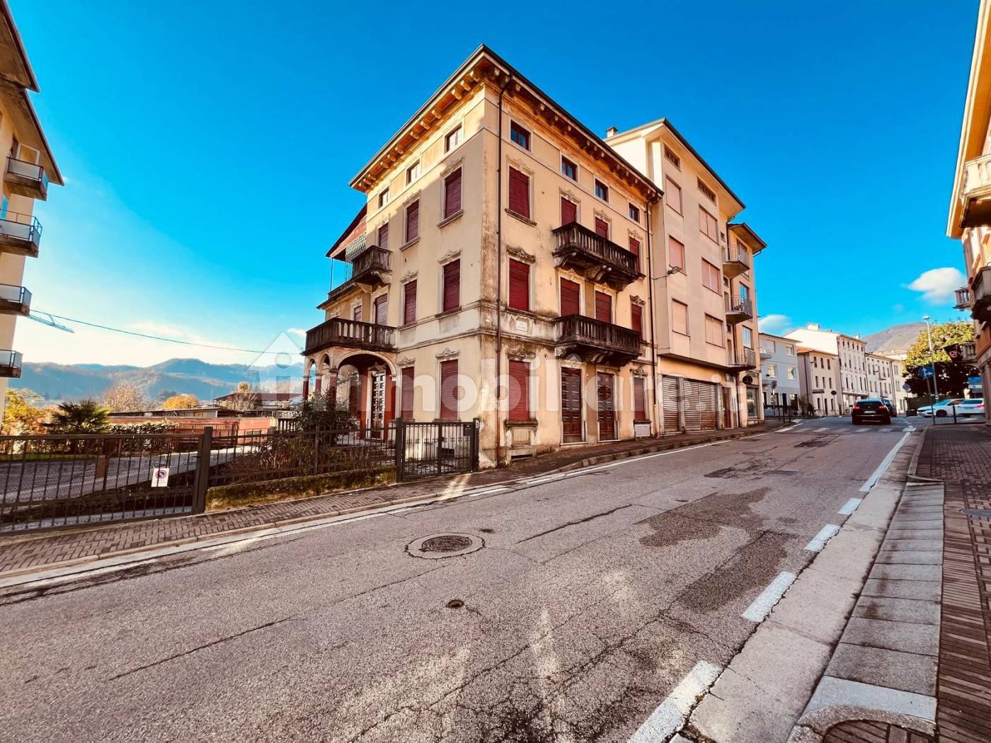 Palazzo - Edificio in vendita a Valdagno