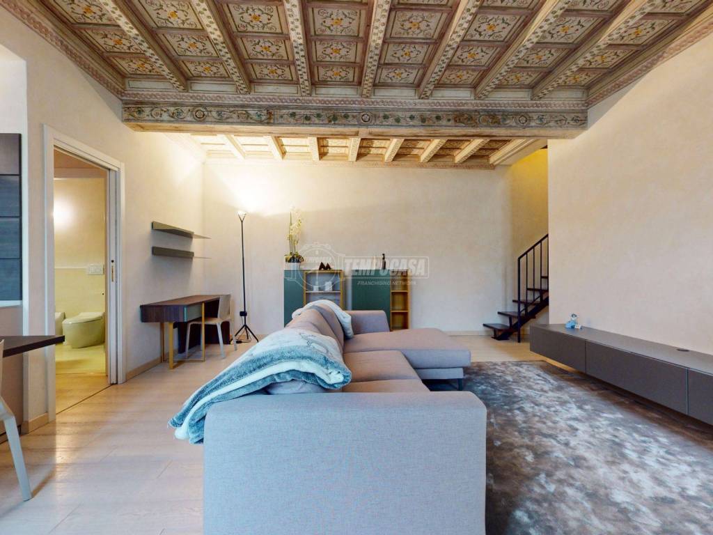 Bilocale via teatro vecchio 19, centro, mantova