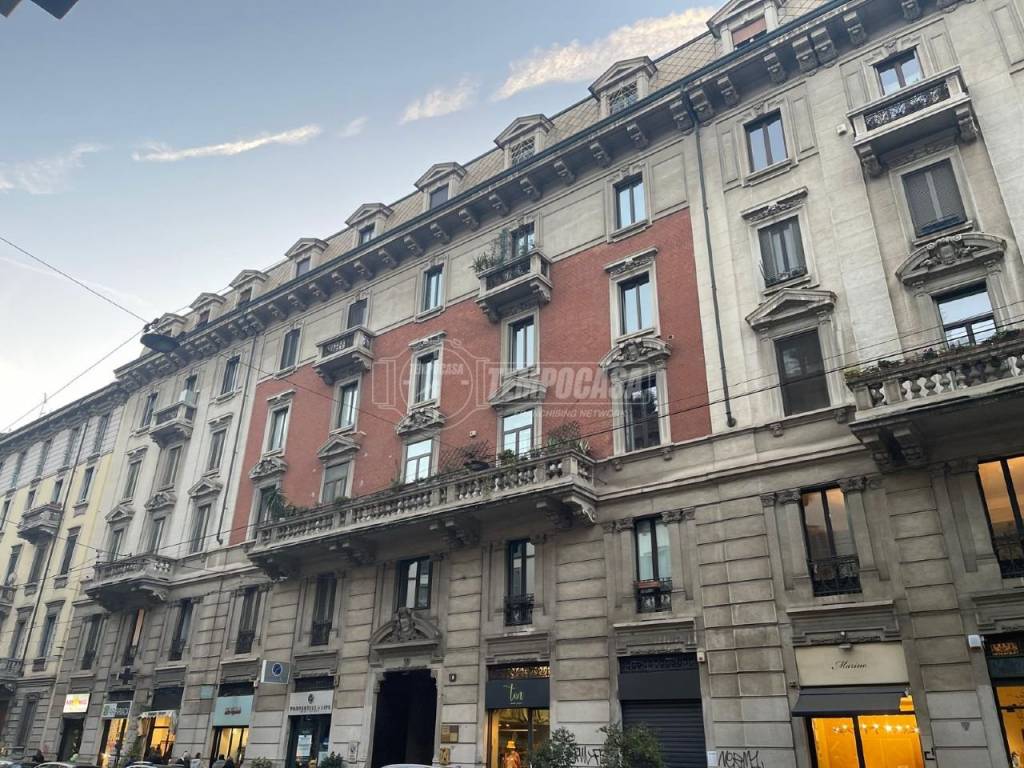 Vendita Appartamento Milano. Trilocale in viale San Michele del Carso 10.  Da ristrutturare, quinto piano, con balcone, riscaldamento centralizzato,  rif. 116658543