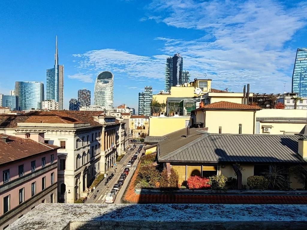 Bilocale via giuseppe parini 15, porta nuova, milano