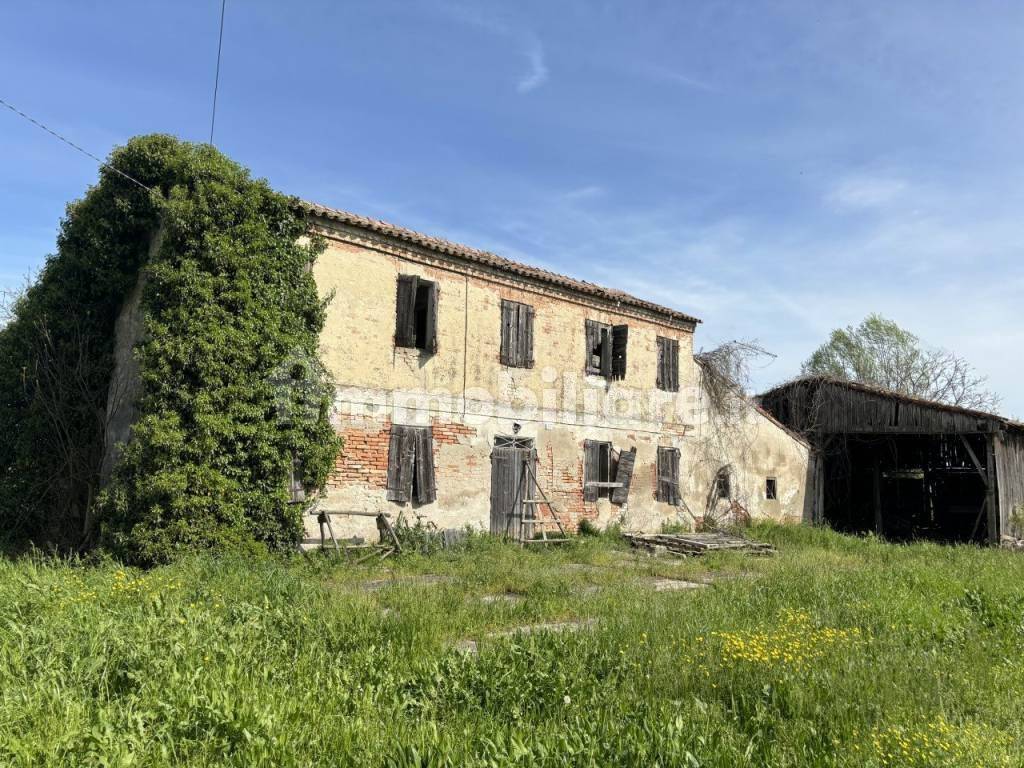Rustico - Casale in vendita a Prato