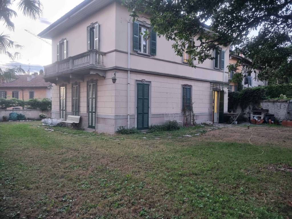 Villa unifamiliare via guglielmo marconi 211, centro, ispra