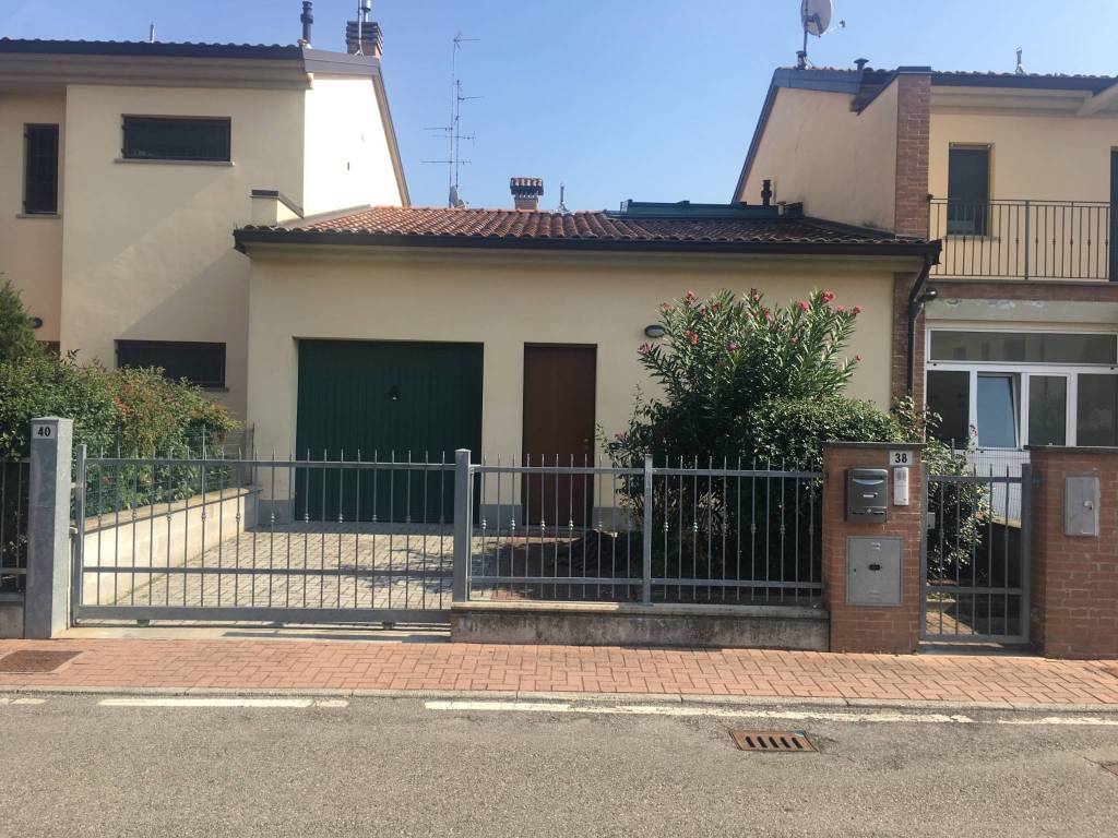 Villa a schiera via dei celti, centro, castelfranco emilia