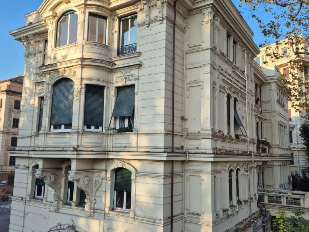 Appartamento via francesco pozzo 6, foce, genova