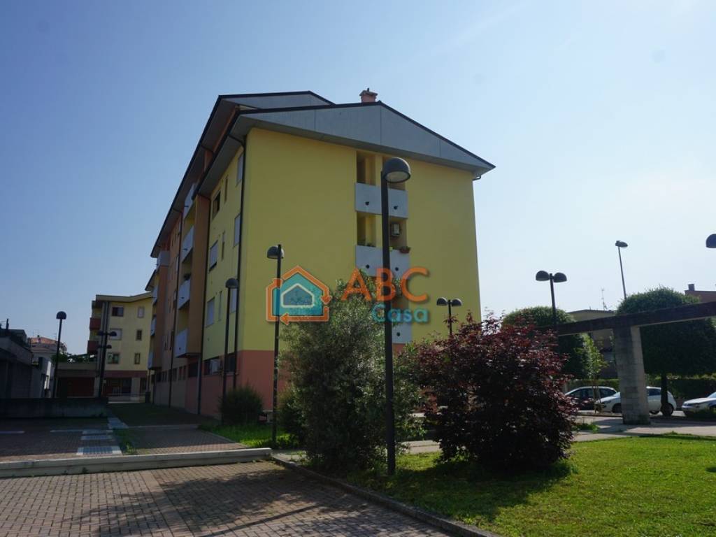 Posto auto - moto via pietro ceccato, montecchio maggiore alte ceccato, montecchio maggiore