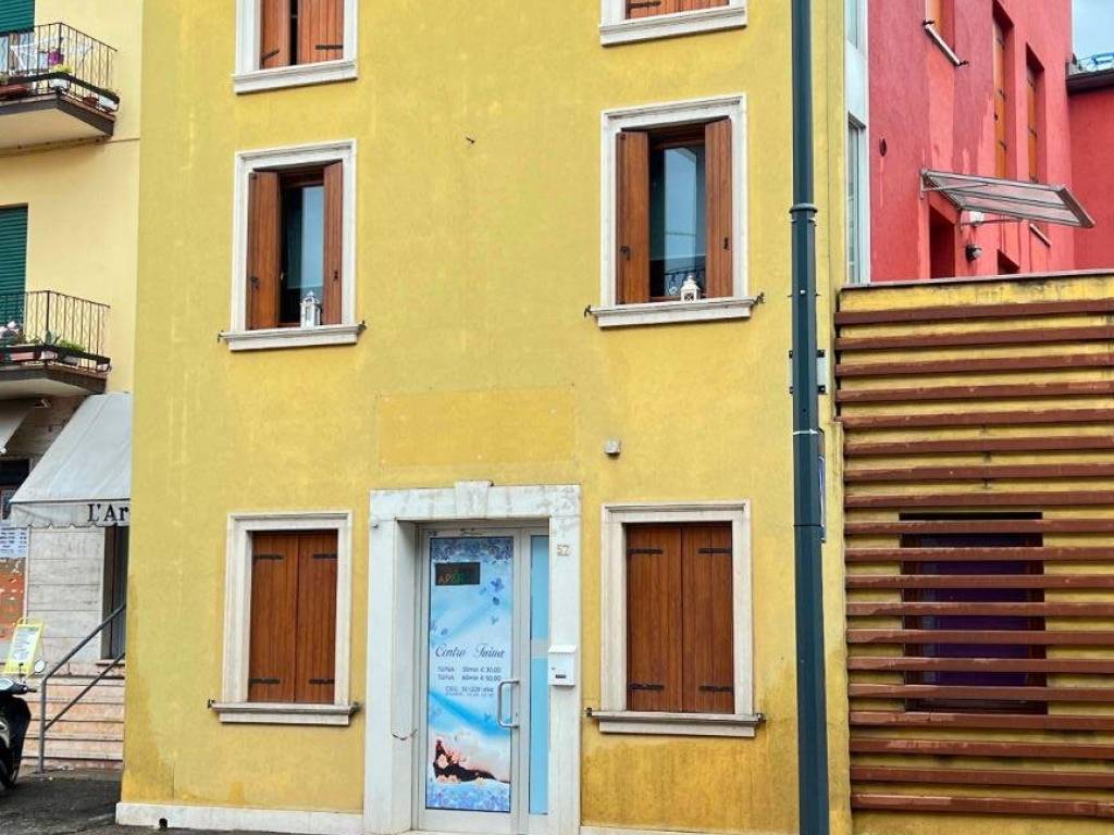 Locale commerciale via damiano chiesa, centro, san giovanni lupatoto