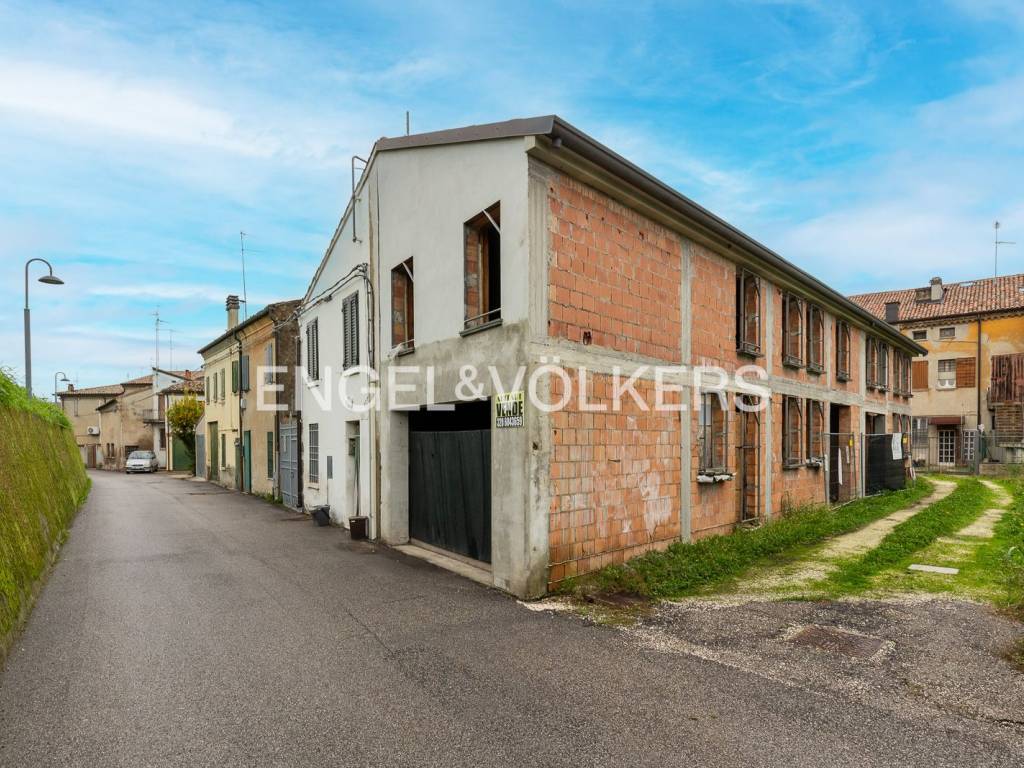 Villa a schiera via botte panaro 38/c, centro, bondeno