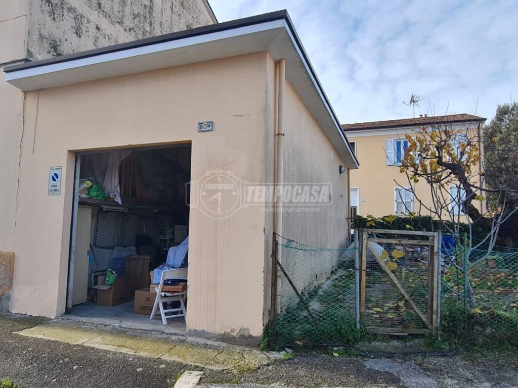 Garage - box borgo santa croce, centro, macerata