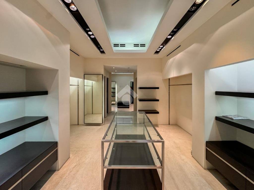 Locale commerciale via giuseppe mazzini 77, centro storico, crema