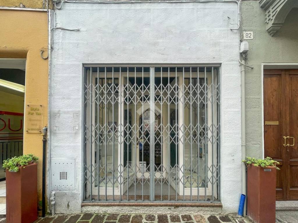 Locale commerciale via francesco petrarca 12, centro, soresina