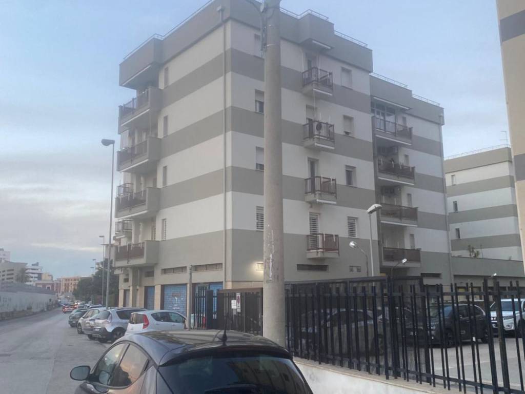 Quadrilocale via caldarola 18, japigia, bari
