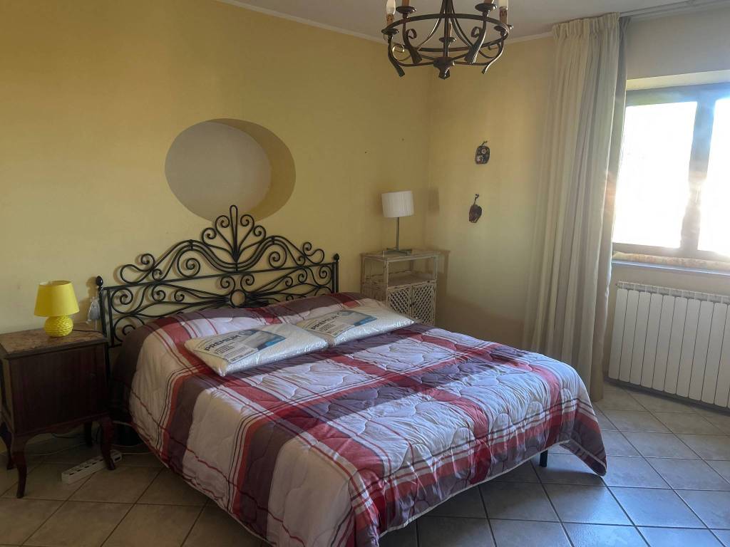 Stanza singola salita moiariello 66a, napoli