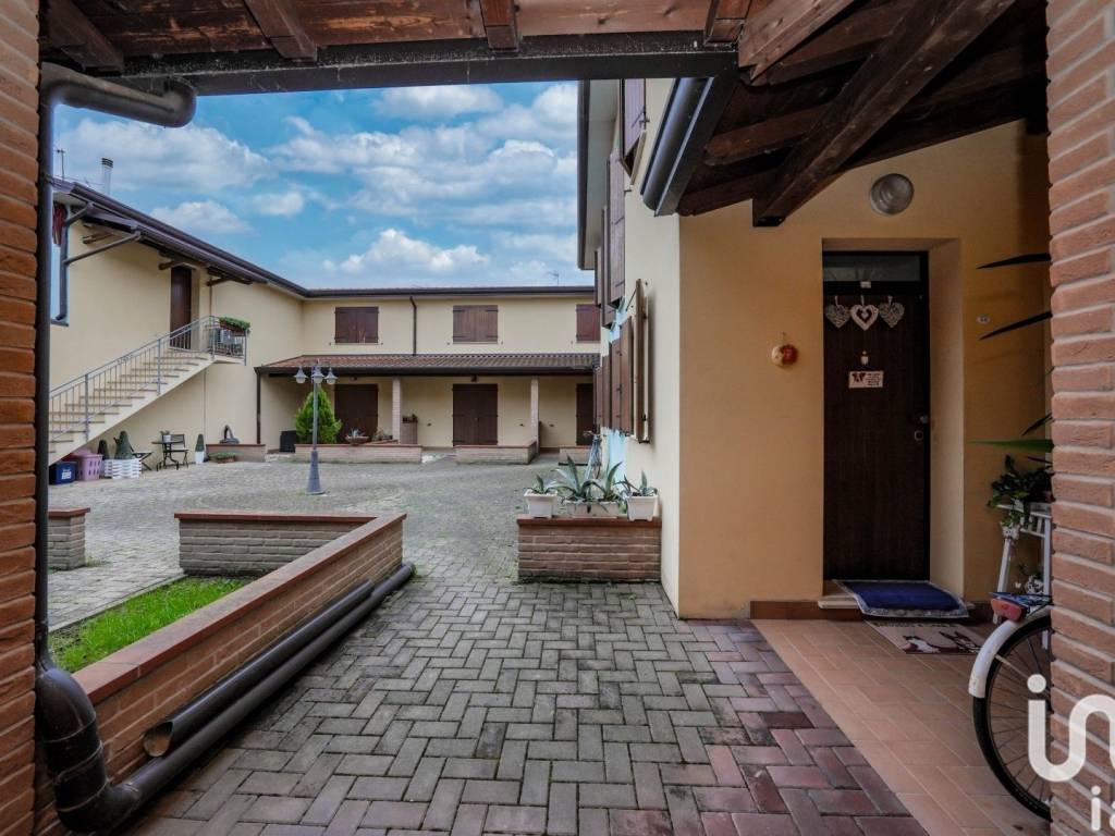 Villa a schiera via brodolini 14, centro, codigoro
