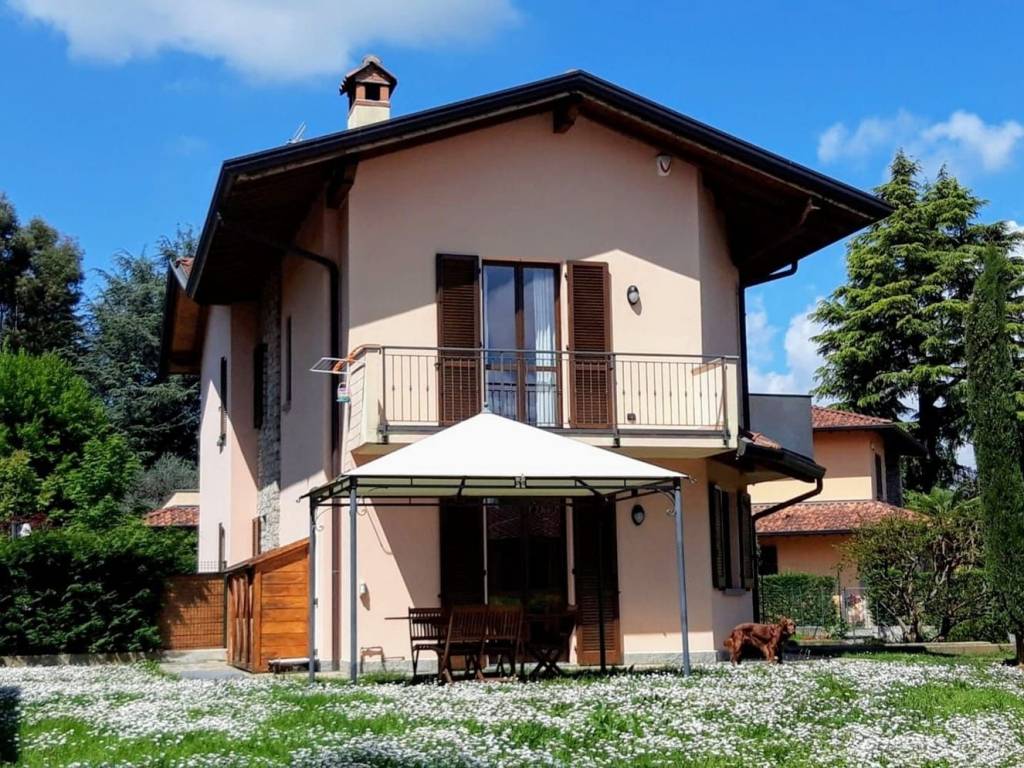 Villa bifamiliare via san francesco d'assisi 16, robbiate