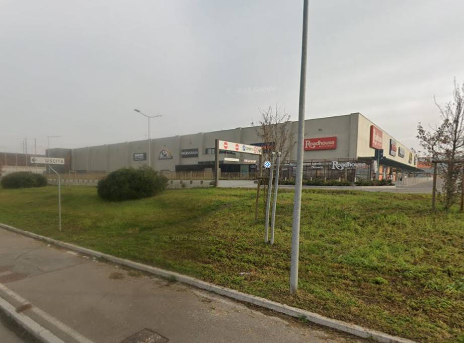 Negozio all'asta parco commerciale novara-veveri, novara