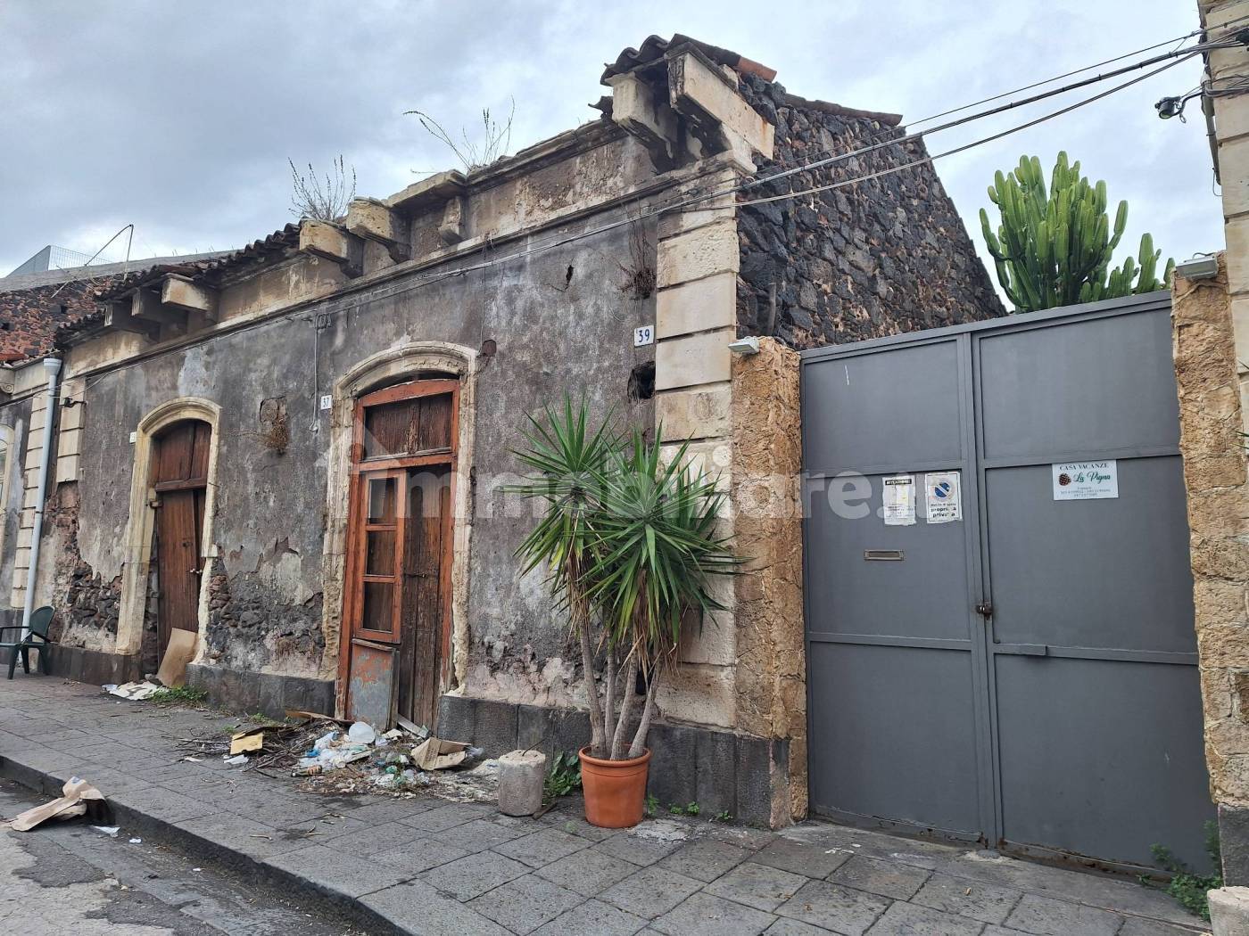 Palazzo - Edificio in vendita a Catania