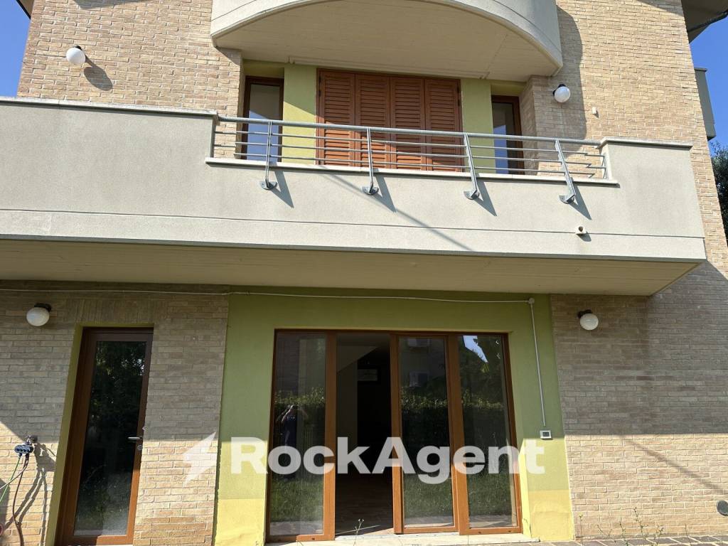 Villa unifamiliare strada fonte borea, 20, colle del telegrafo - colle scorrano, pescara