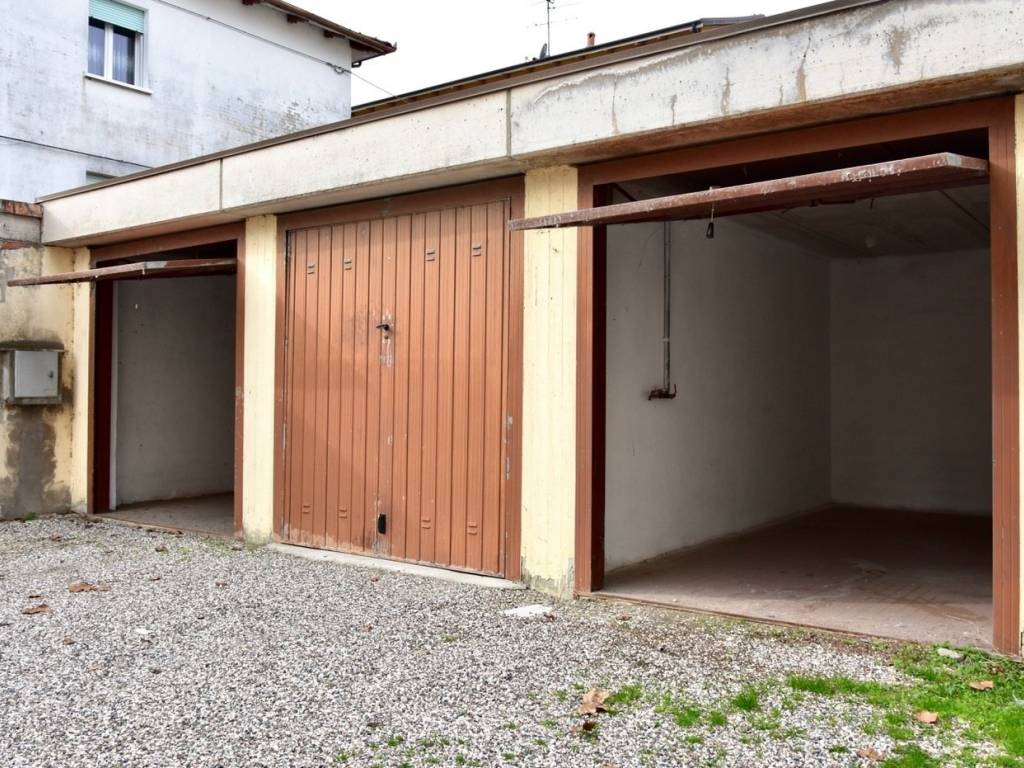Garage - box via guido cantelli, san vincenzo, galliera