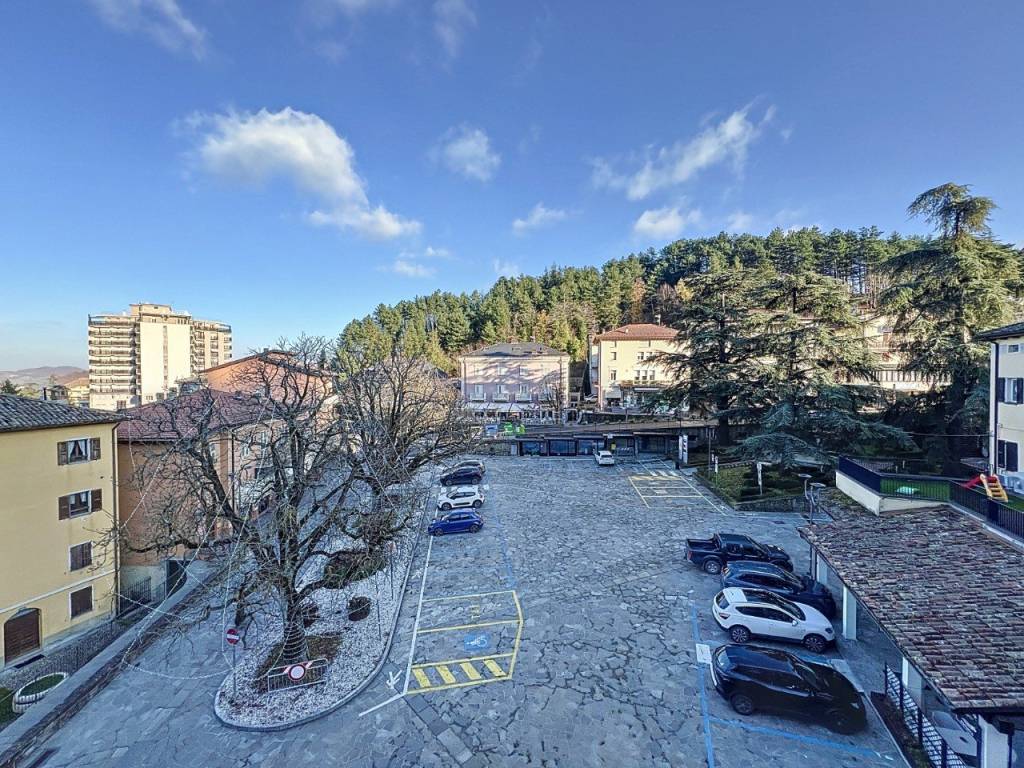 Appartamento piazza peretti, castelnuovo ne' monti, castelnovo ne' monti