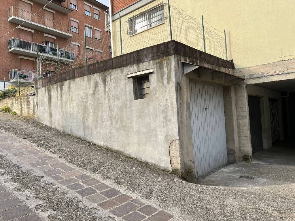 Garage - box via vittorio veneto 35, centro, formigine