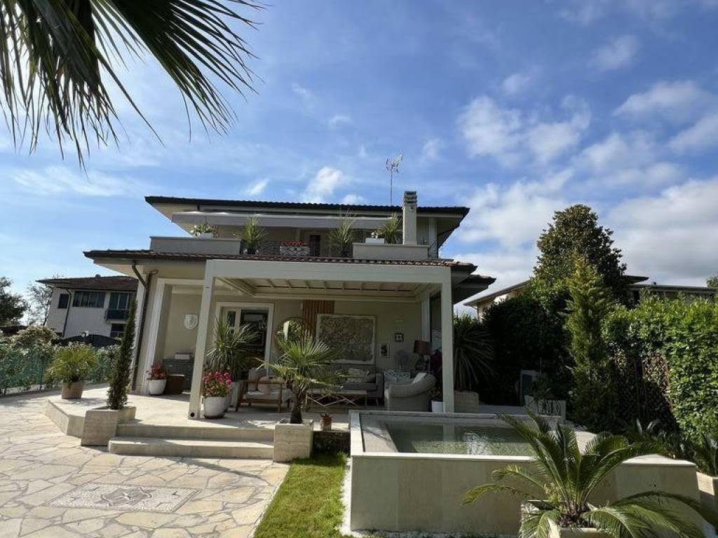 Villa unifamiliare via dell'acqua, centro, forte dei marmi