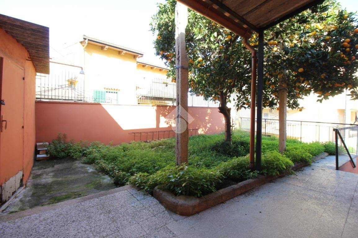 Polosamostatný dům se zahradou v centru Villa San Giovanni - 2