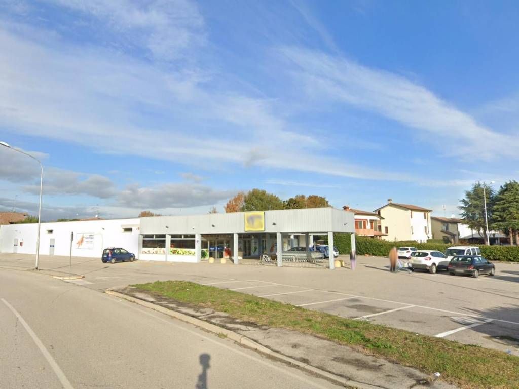 Negozio - locale commerciale via giuseppe romita,   1, tresigallo final di rero, tresignana