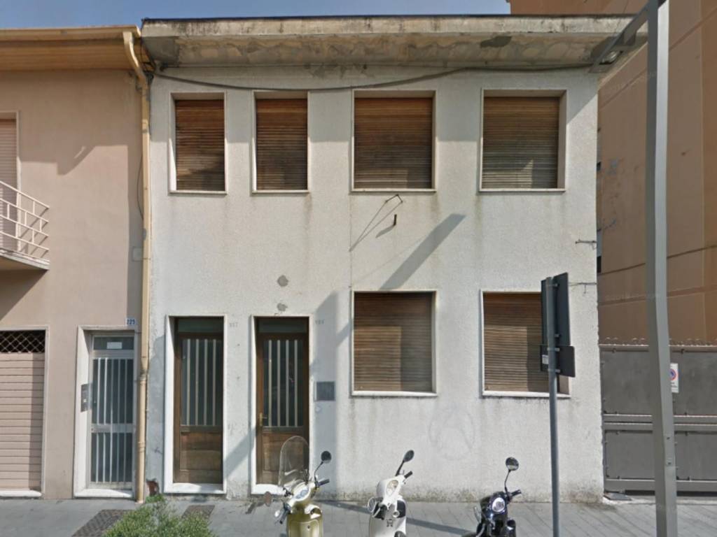 Ufficio all'asta via c. colombo,   snc, taggia