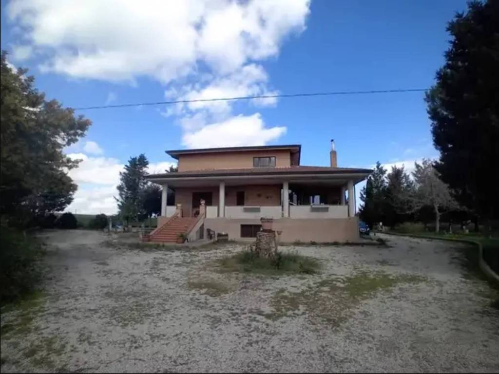 Villa unifamiliare contrada ischia di vitella (lucera), lucera