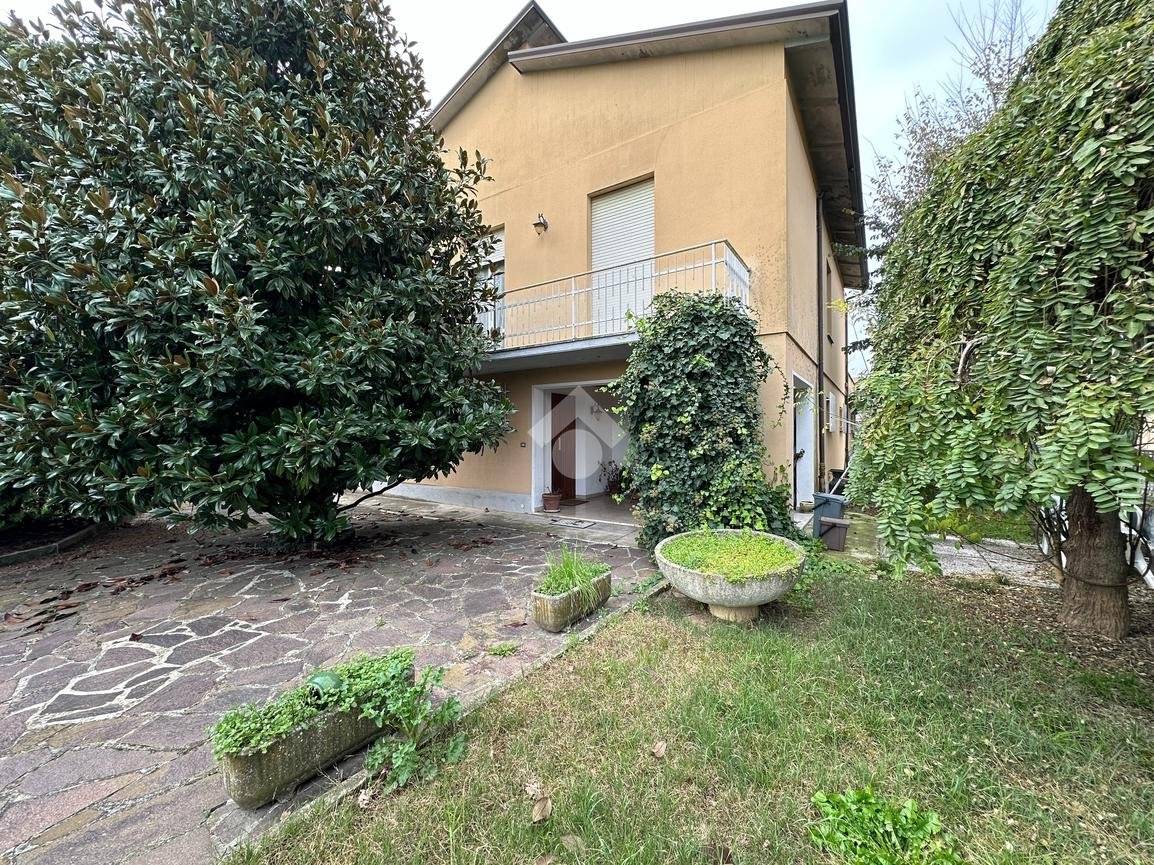 Villa in vendita a Castelnovo di Sotto