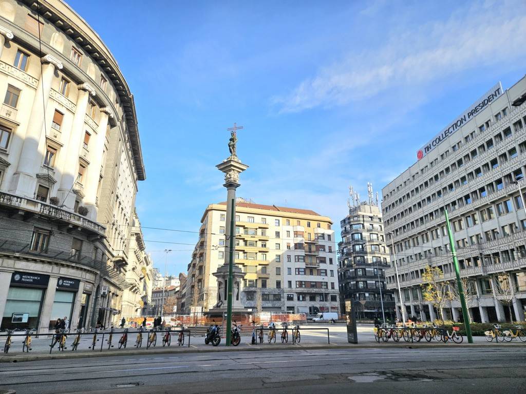 Quadrilocale via carlo giuseppe merlo, borgogna - largo augusto, milano