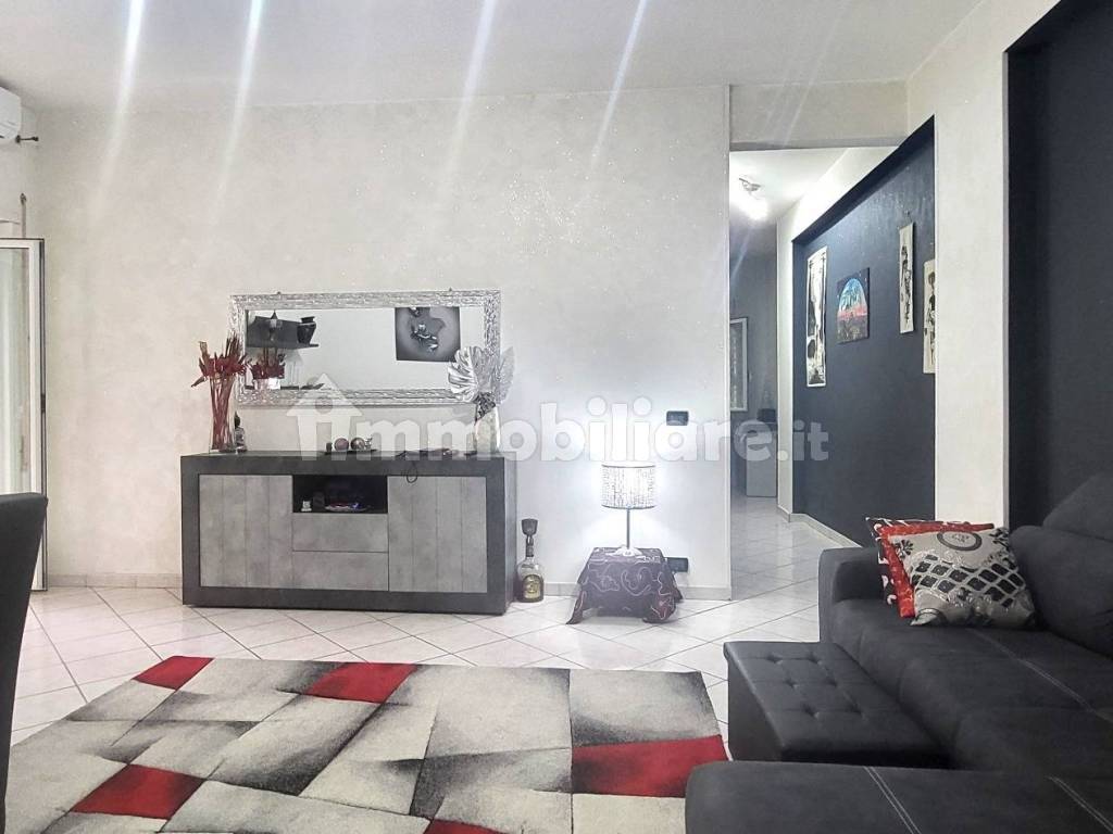Vendita Appartamento Roma. Trilocale in via Monte Cervialto. Ottimo