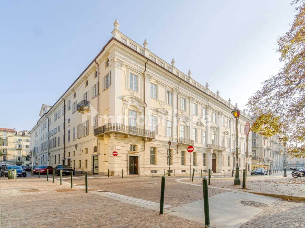 Affitto Appartamento Torino. Quadrilocale in piazza Carlo Emanuele II ...