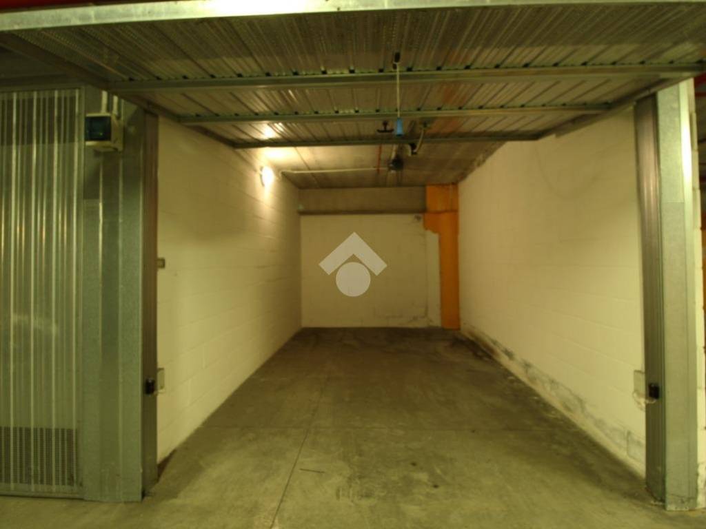 Garage - box piazza dante, centro, teramo