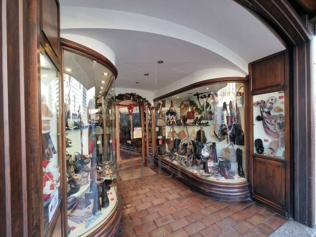 Attività commerciale via cavour 38d, centro città, ventimiglia