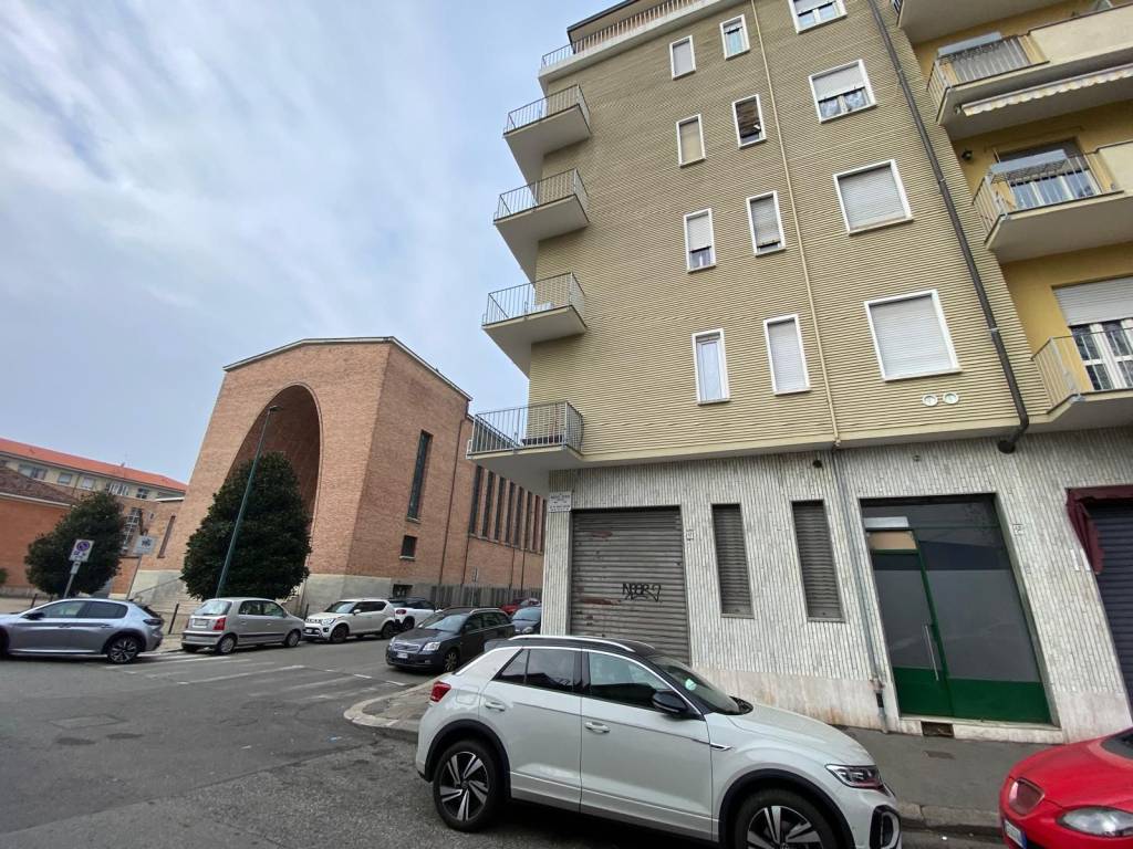 Locale commerciale via matilde serao 28, pozzo strada, torino