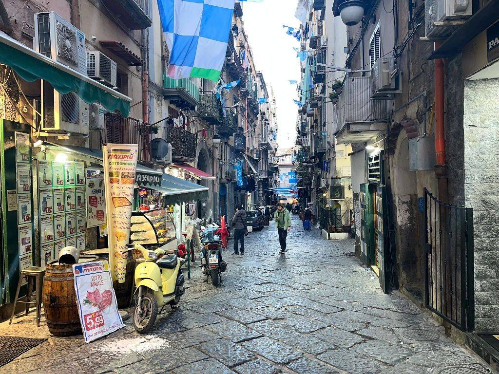 Magazzino - deposito via san mattia, quartieri spagnoli, napoli