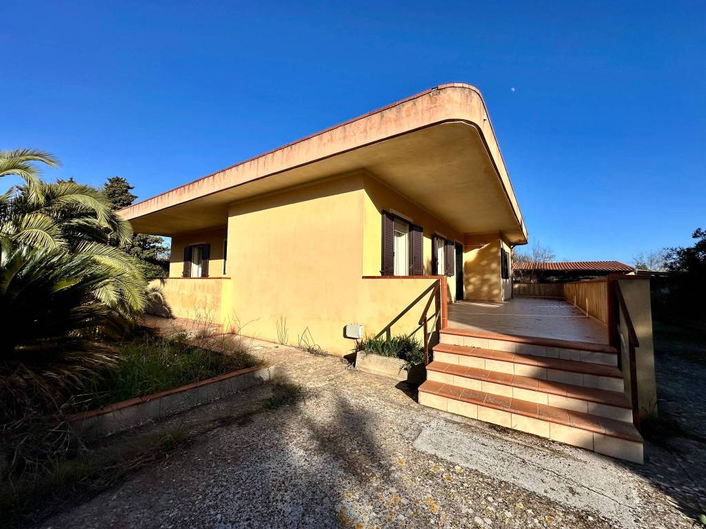 Villa unifamiliare via avvocato lorenzo monaco 11, nunziata - pianetti, ragusa