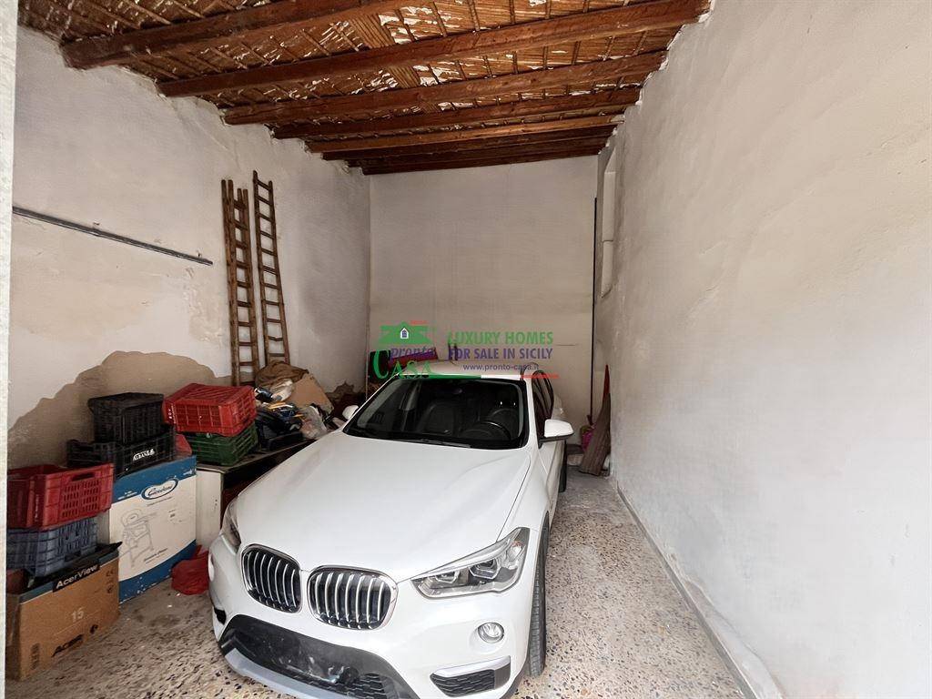 Garage - box via giuseppe galliano 2, centro, comiso