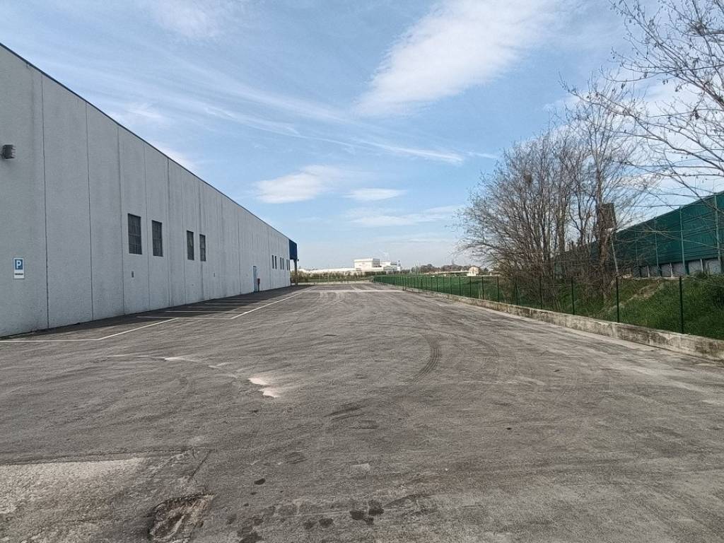 Capannone, centro, casalgrande