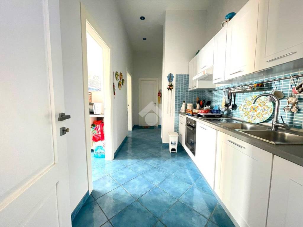 Affitto Appartamento Bacoli. Trilocale in via Spiaggia Romana 28. Ottimo  stato, piano terra, posto auto, con terrazza, rif. 117351077