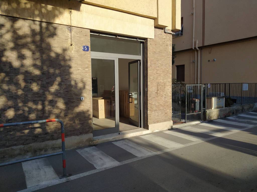 Locale commerciale via francia, spotorno