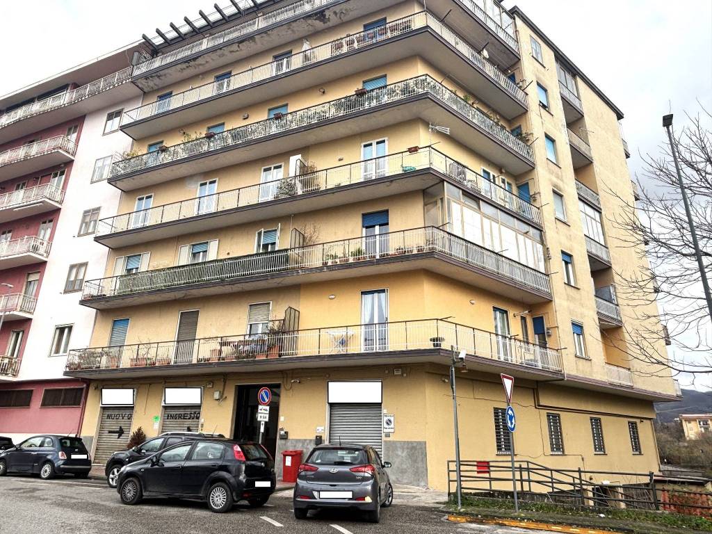 Garage - box via luigi balestra, emanuele ii, c. colombo, morelli e silvati, avellino