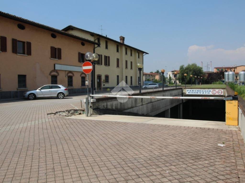 Garage - box via duca degli abruzzi 1, villaggio ferrari - duca degli abruzzi, brescia