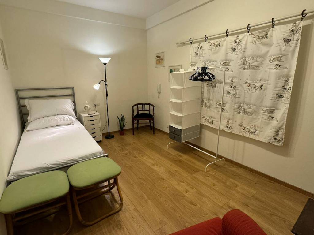 Stanza singola via angelo ramazzotti, monza