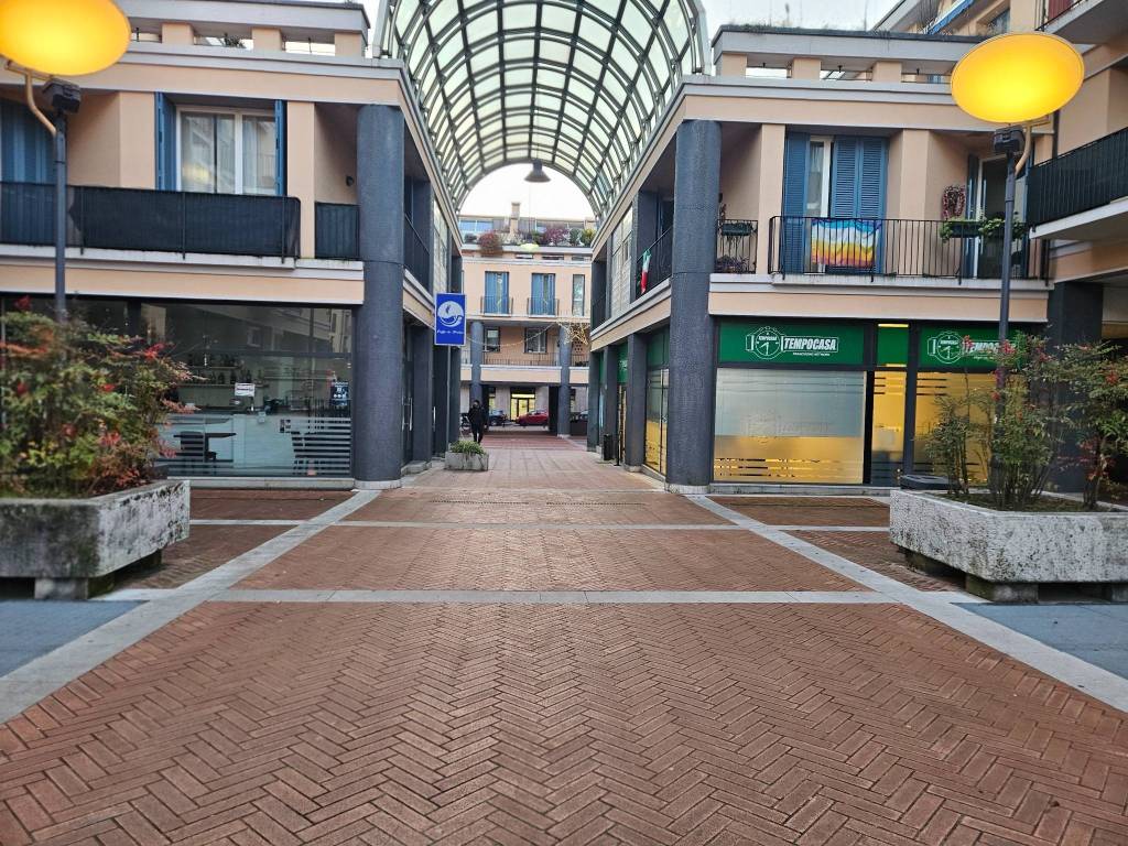 Locale commerciale piazza attilio lombardi, centro, giussano