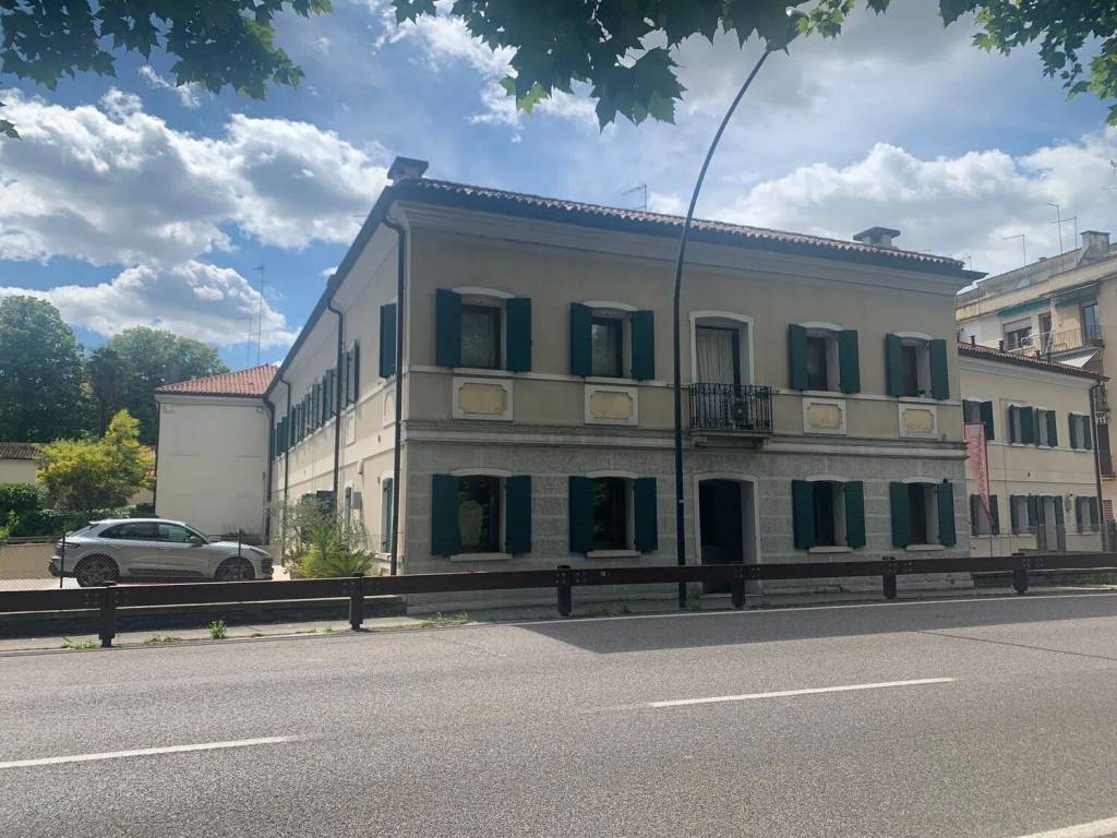 Locale commerciale viale fratelli cairoli, 27, eden - tribunale, treviso