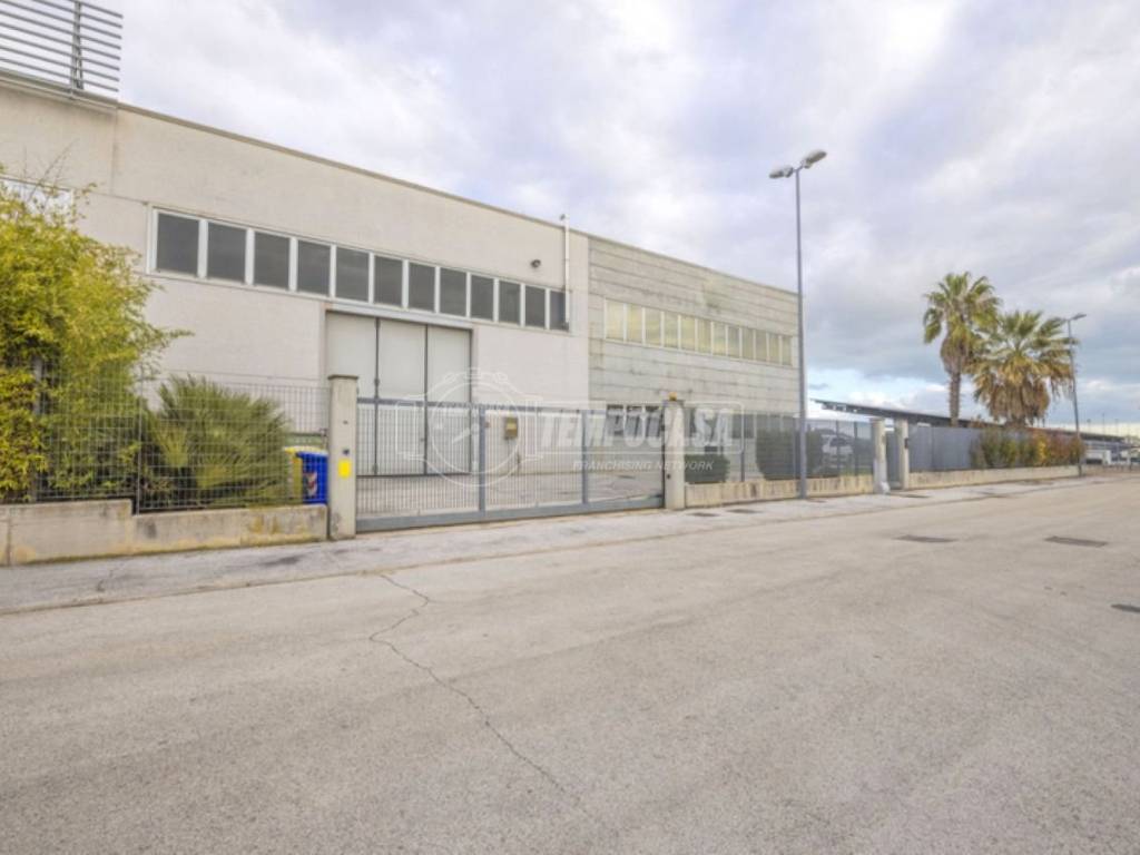 Capannone via breda, santa maria apparente, zona industriale, civitanova marche