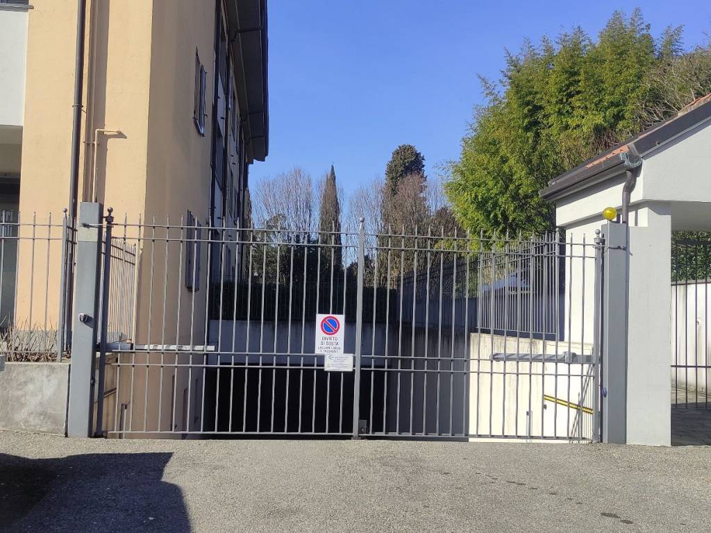 Garage - box via monsignor federico colombo 15, centro, merate